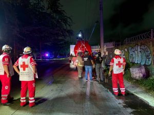 Tras el reporte recibido durante la madrugada, autoridades realizaron un operativo coordinado para controlar el incendio en un transformador de la subestación de la CFE en la Supermanzana 96 de Cancún. No se reportaron personas lesionadas.