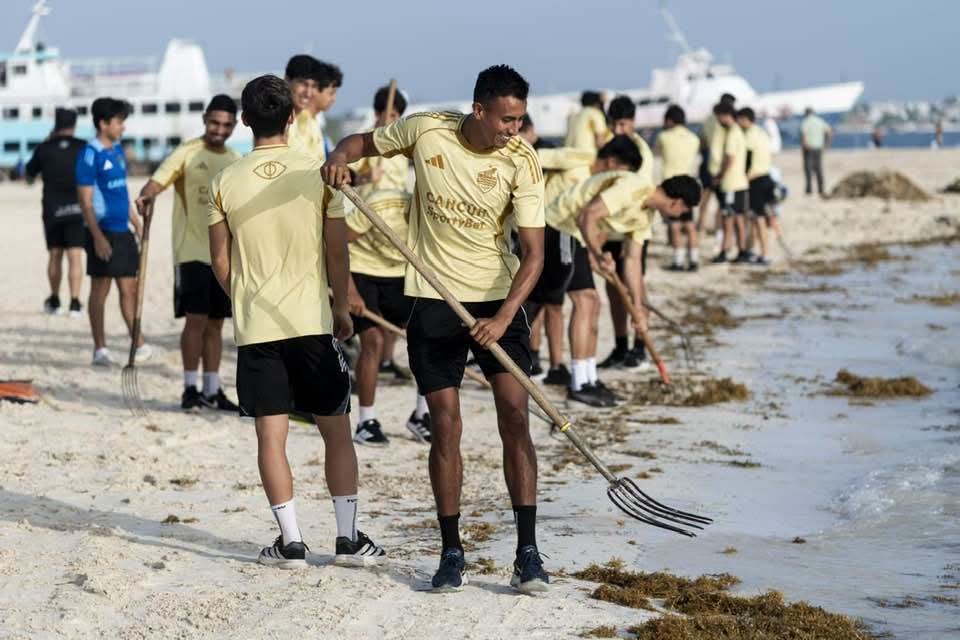 Cancún FC sorprende con jornada ambiental en Playa Langosta