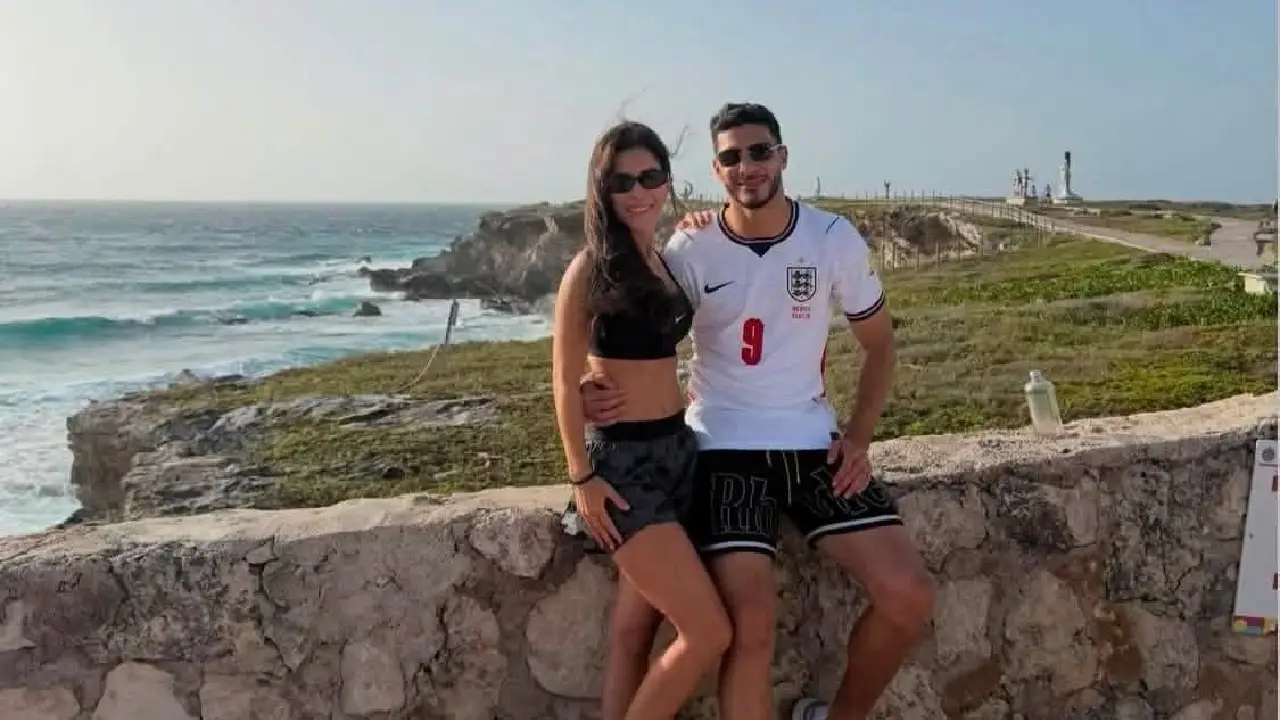 Raúl Jiménez disfruta de Isla Mujeres después de su participación internacional