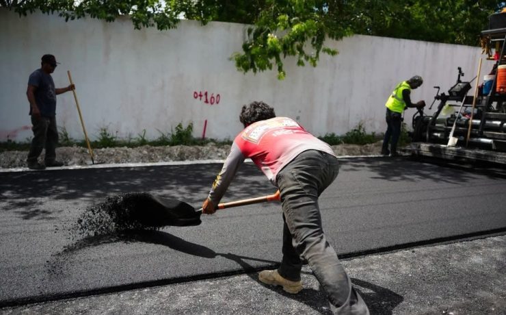 Trabajos de pavimentación refuerza compromiso con familias de Cozumel