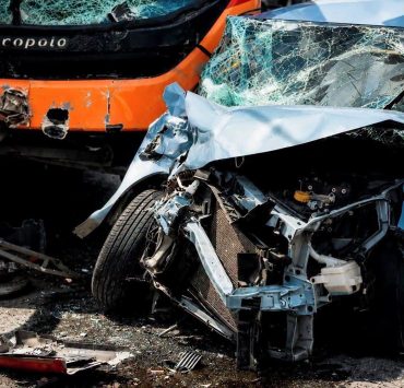 ¡Momentos de tensión! Cinco lesionados tras fuerte choque entre autobús y automóvil en Cancún