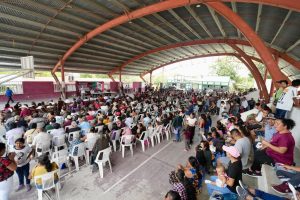 Rafa Marín encabezó una asamblea informativa en Caobas, donde llamó a fortalecer el desarrollo del sur de Quintana Roo mediante mayor inversión, apoyo al campo y diálogo con las comunidades.