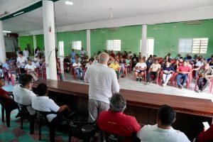 Rafa Marín sostuvo una asamblea informativa con ejidatarios de Kantunilkín, donde convocó a fortalecer la unidad y defender la soberanía nacional mediante la participación ciudadana.