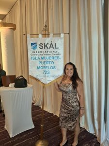 Empresarios y líderes del sector turístico compartieron una jornada de convivencia y networking durante la octava reunión del Club Skål Isla Mujeres-Puerto Morelos, reforzando la colaboración regional.