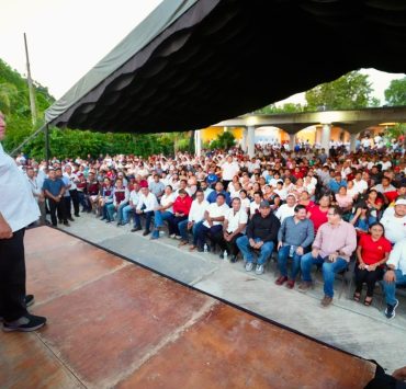 Rafa Marín encabeza multitudinaria asamblea informativa en Kantunilkín