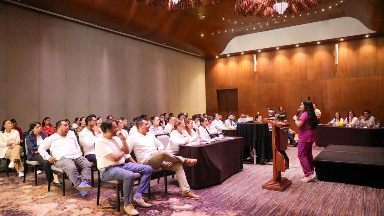 DIF Playa del Carmen lleva ponencia sobre bienestar psicosocial a trabajadores del sector hotelero