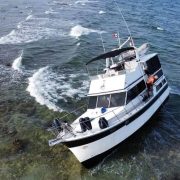 Yate encallado en arrecife de Mahahual será retirado tras falla