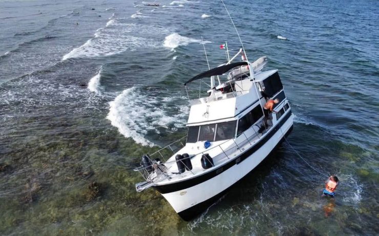 Yate encallado en arrecife de Mahahual será retirado tras falla
