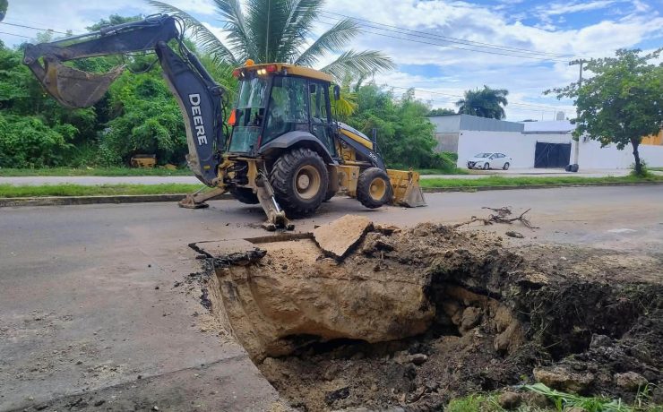 ¡Alerta vial! Realizan trabajos por desfondamientos en avenida Universidad de Chetumal